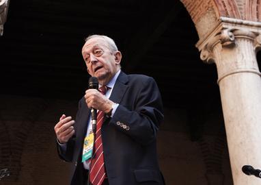 Ferrara piange De Mauro e le lezioni a Internazionale