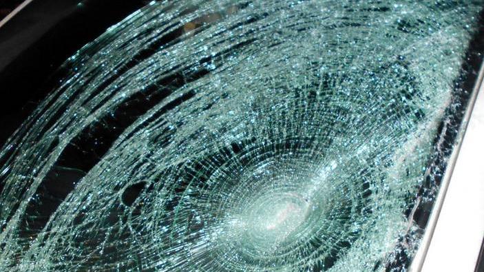 Il giovane investito resta in gravi condizioni
