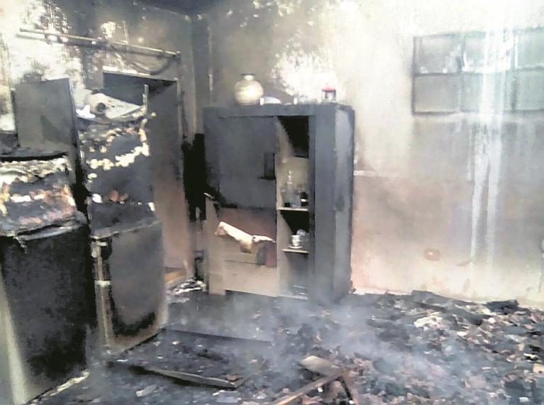 Casa di campagna distrutta dalle fiamme, uomo intossicato a Sassari 