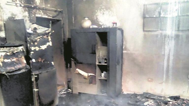 Casa di campagna distrutta dalle fiamme, uomo intossicato a Sassari
