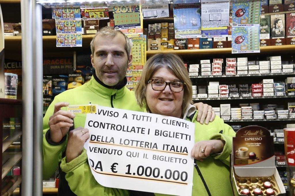 I fratelli Andrea e Catia Niccolai nella ricevitoria di via Giotto alla Leccia