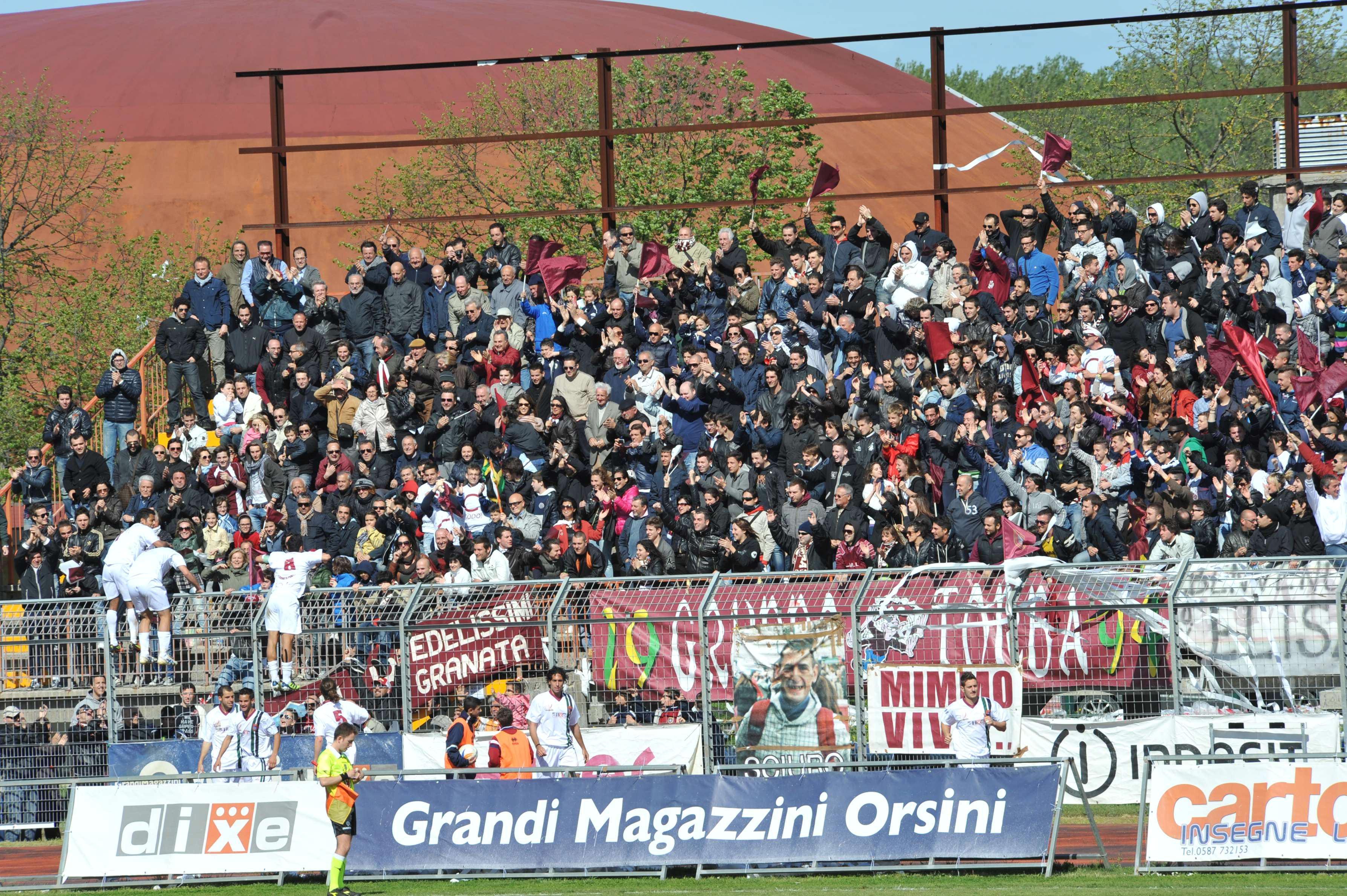 La gradinata del Mannucci colma di tifosi