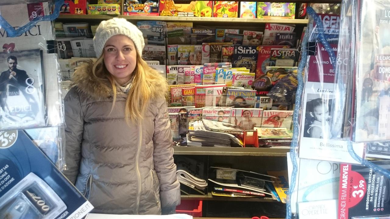 Beatrice Bartolini, titolare dell'edicola (foto agenzia Sestini)