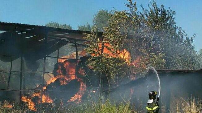 Un vigile del fuoco al lavoro