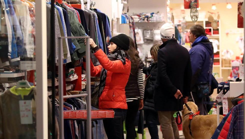 Saldi, partenza sprint ma la città è divisa in due 