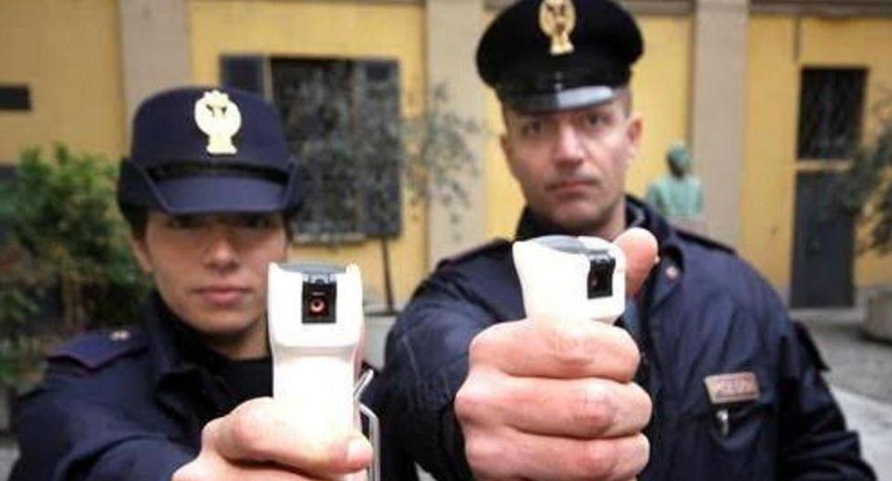 Lo spray al peperoncino nuova “arma” della polizia 