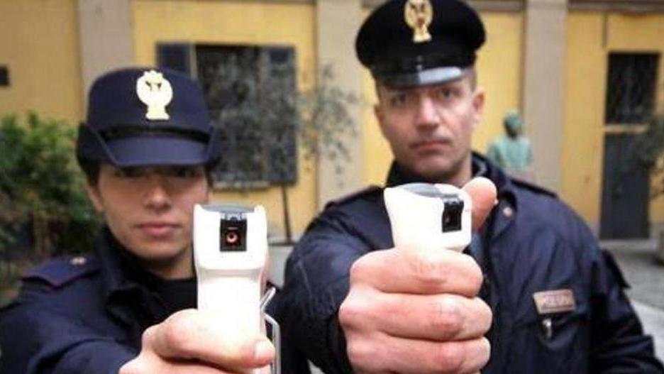 Lo spray al peperoncino nuova “arma” della polizia