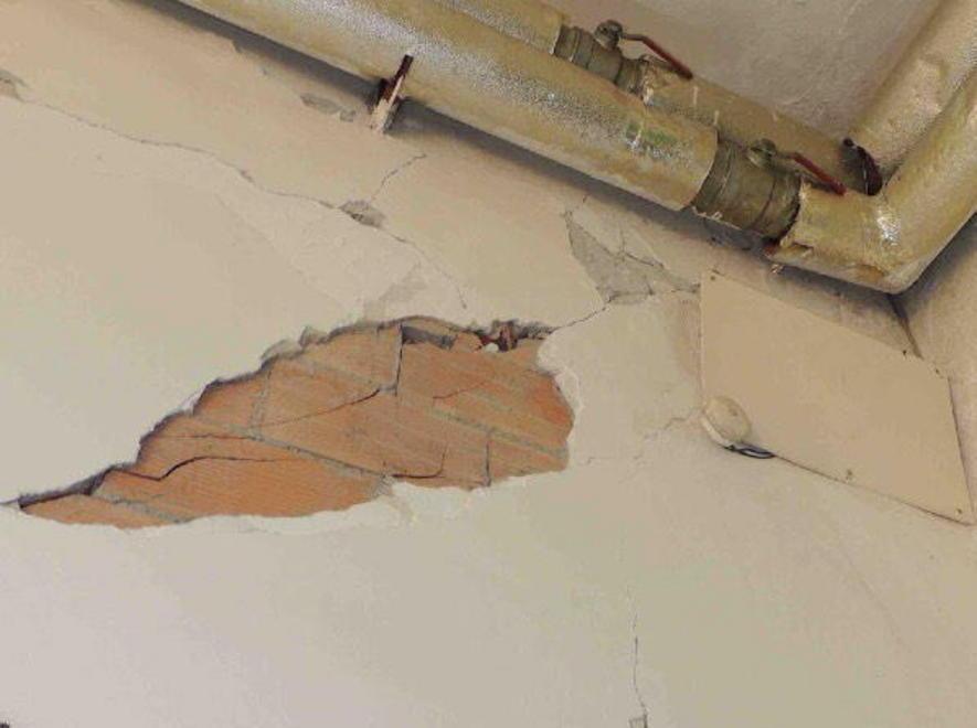 Don Bosco, cadono calcinacci: inagibile il locale delle docce