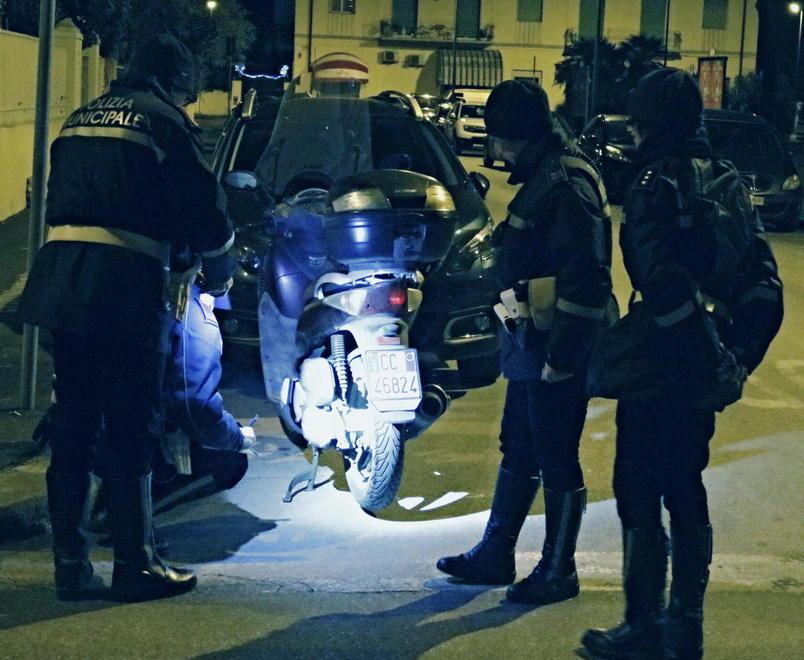 Scontro fra scooter, tre feriti