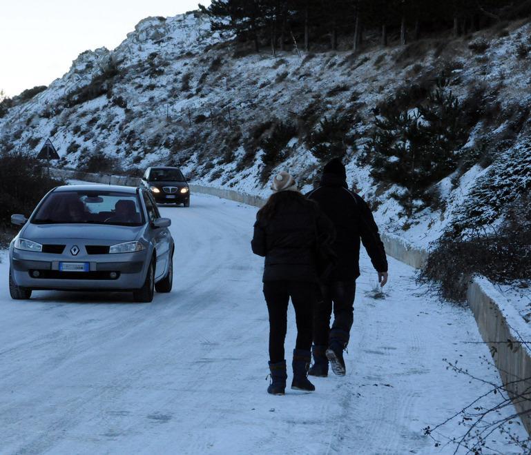 Le neve sul Bruncuspina conquista i primi turisti 