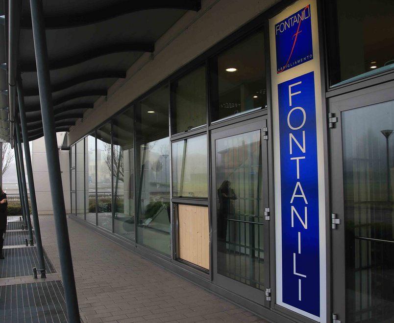 I negozianti chiudono le porte e un 35enne viene arrestato