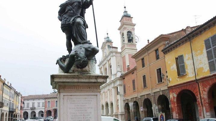 «Parcheggiare le auto in piazza Mazzini favorisce i negozi»