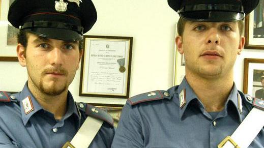 Lui telefona al 112 lei dà ai carabinieri l’hascisc del marito