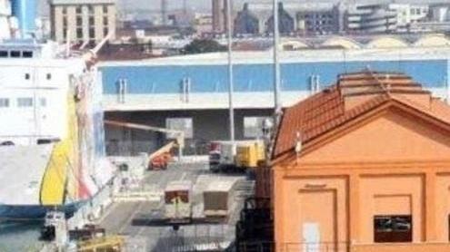 Stazione marittima, il bar riapre: salvi 13 posti di lavoro