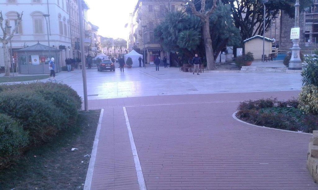 I carabinieri intervenuti in piazza del Popolo dopo la rissa