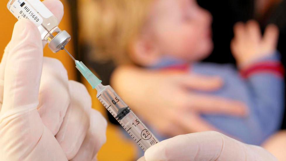 Meningite, in Sardegna è corsa al vaccino