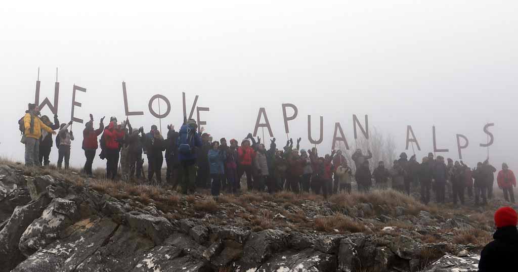 Ambientalisti in vetta per dire "no alle cave" - Video 