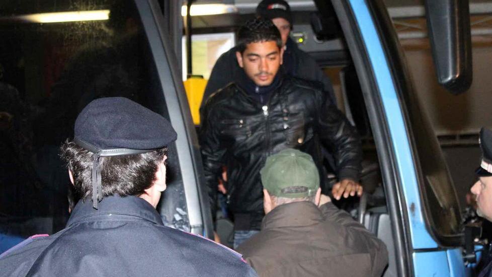 Scattati i controlli nei centri profughi
