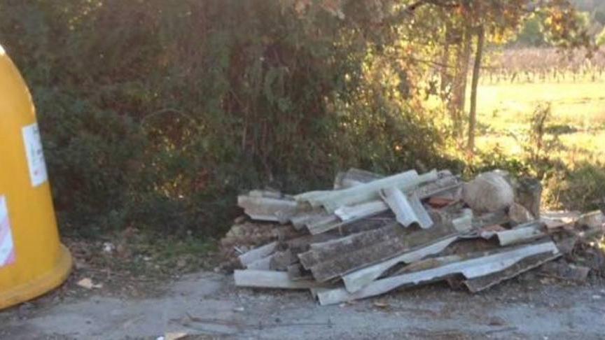 Discarica abusiva in via Accattapane