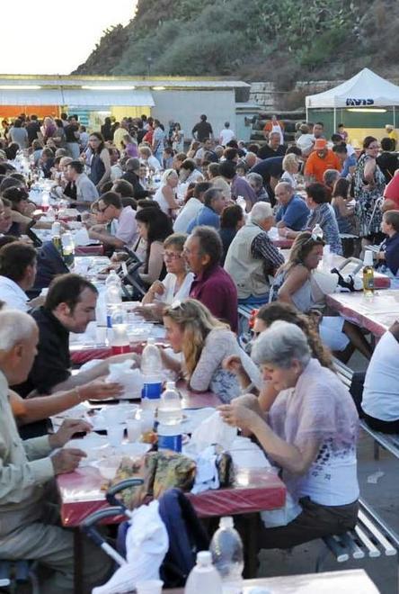 «Alla sagra dei comunisti soltanto pane e salsiccia»