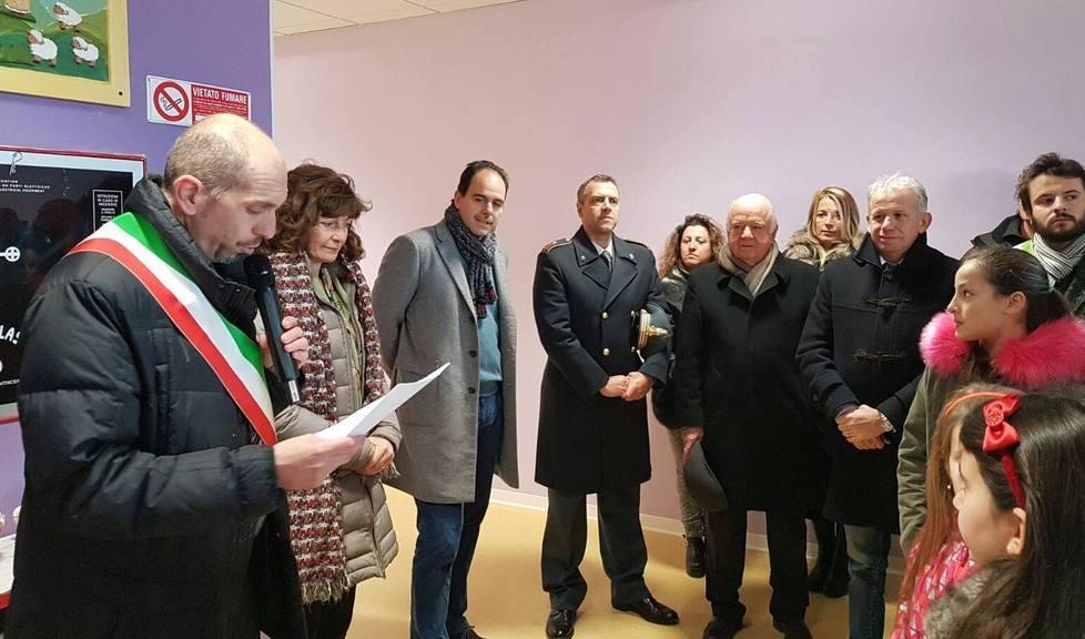 In tanti per la nuova elementare 
