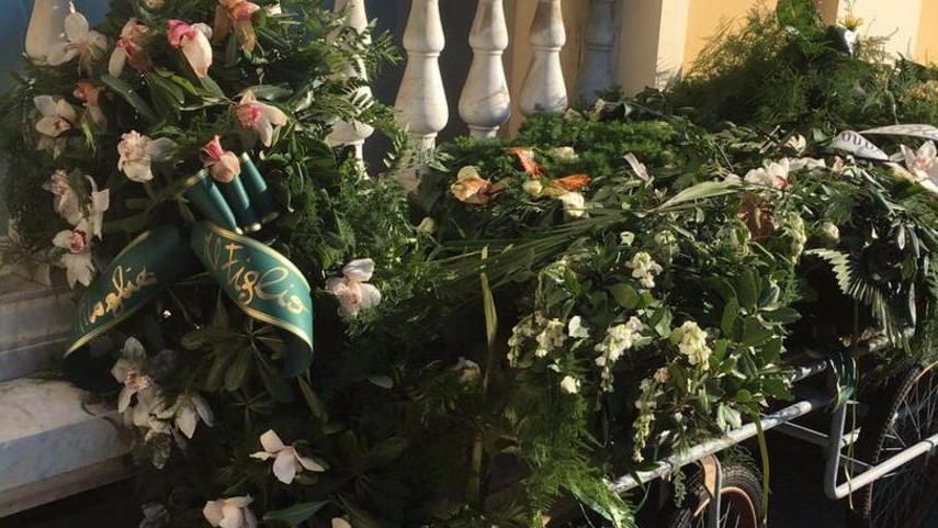 Arrivano al cimitero ma la salma non c’è