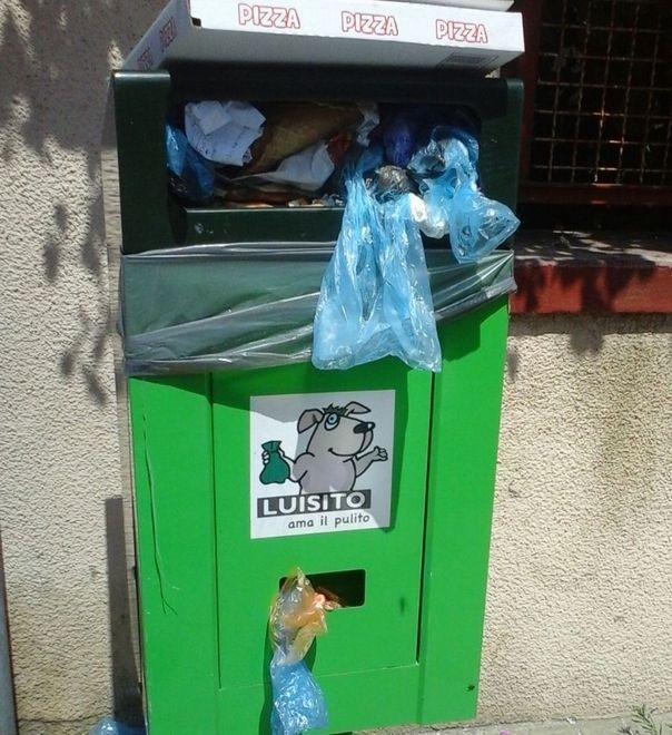 I cestini gettacarta introvabili o inutilizzabili