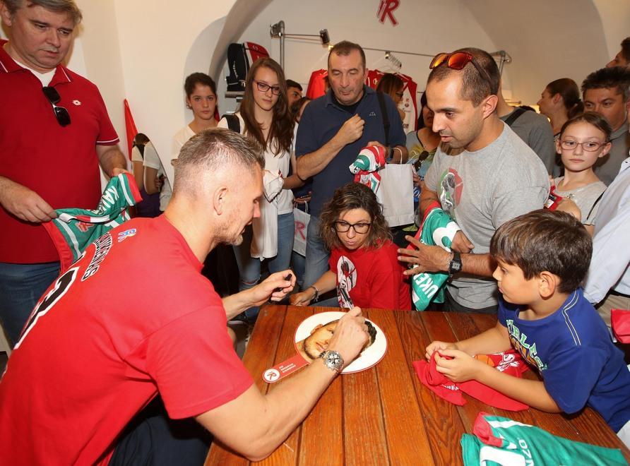 I tifosi pazzi di gioia sui social ma non mancano gli scettici