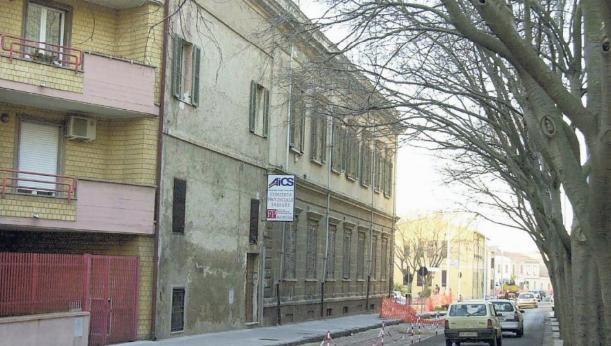 La palazzina di via Sant'Anna che ospita diverse associazioni