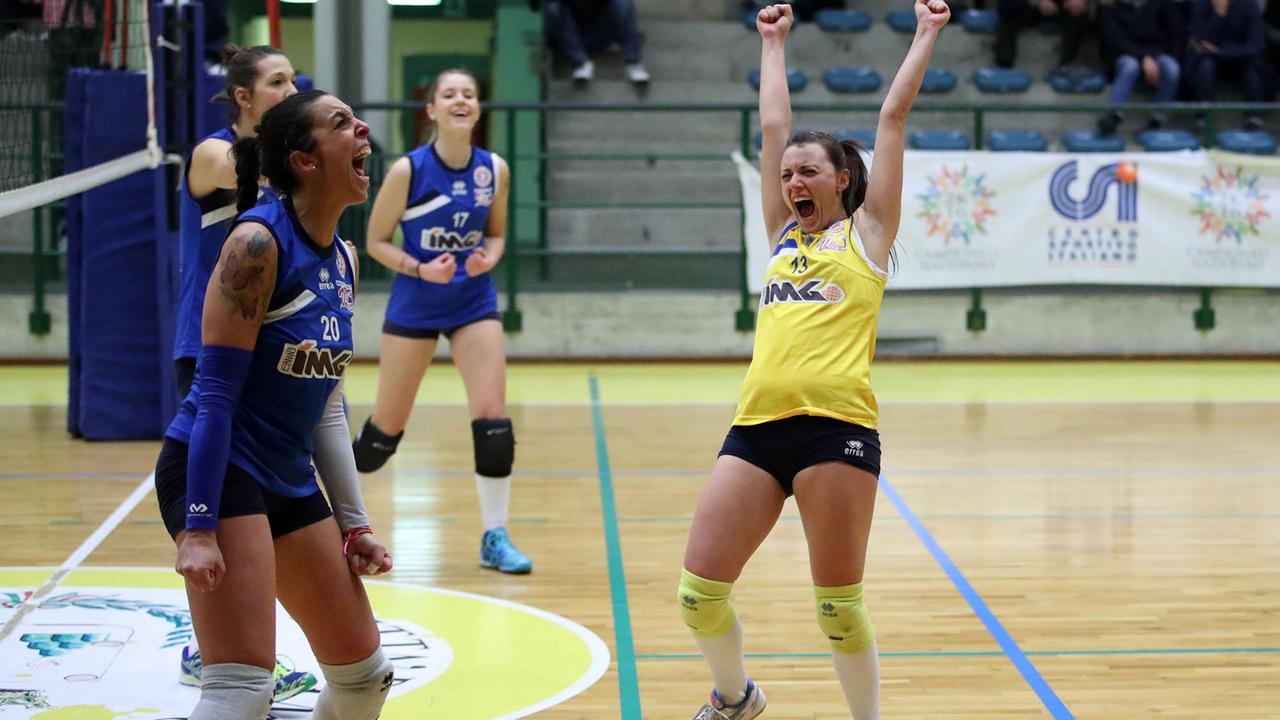 L'esultanza delle atlete dell'Img Solari Monsummano (Foto Nucci)