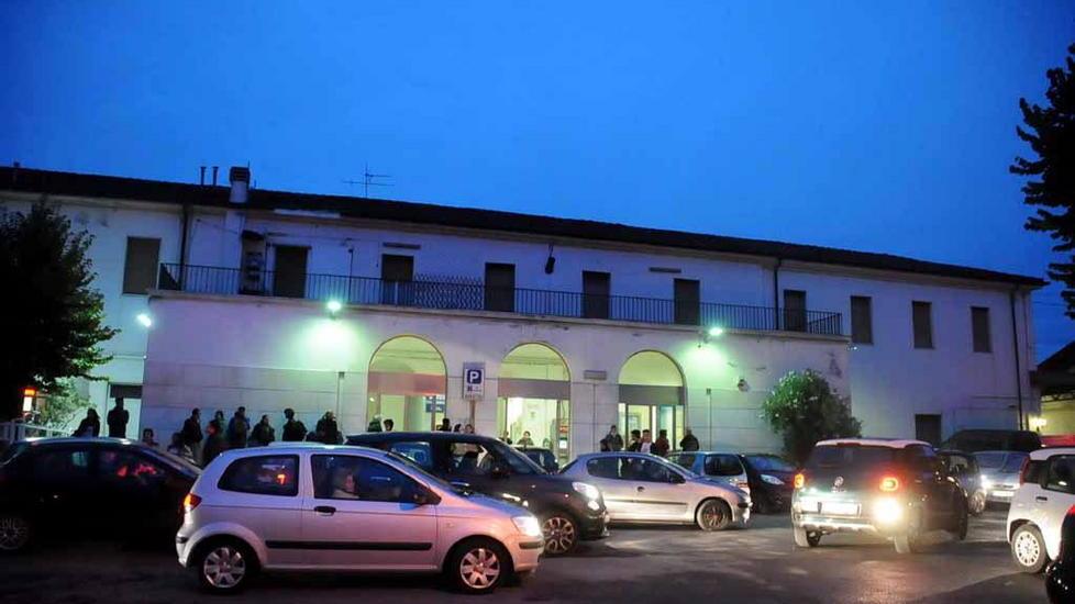 Gelo, senzatetto cacciato dalla stazione di Carrara
