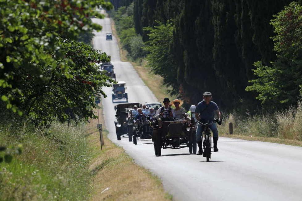 Uniti dalla passione per i motori d’epoca «Gioielli sulle strade» 