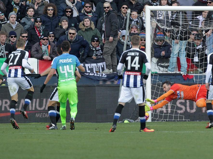 L’Inter beffa l’Udinese all’87’ è la quarta vittoria di fila