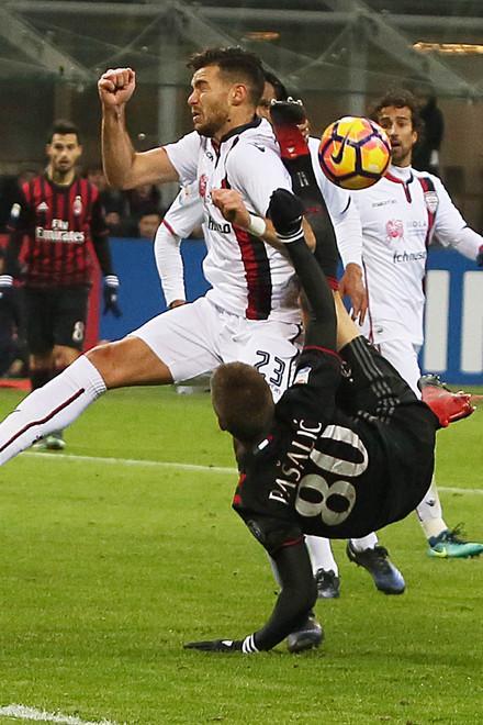 Cagliari beffato dal Milan all’88’ 
