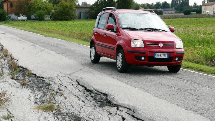 Strade, il primo intervento in via Monsignore di Sopra