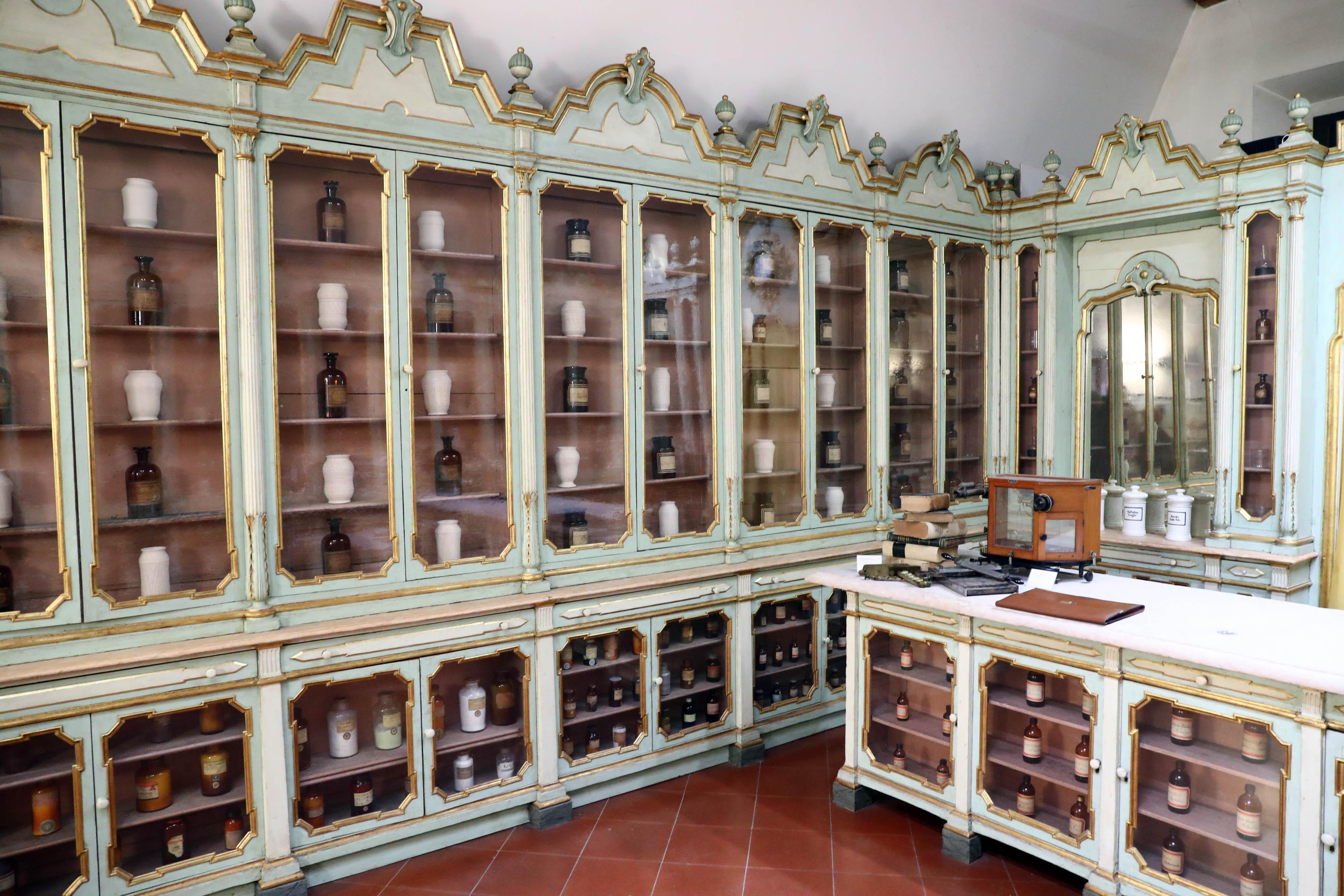 La ricostruzione della storica Farmacia Navarra nel refettorio del Chiostro 