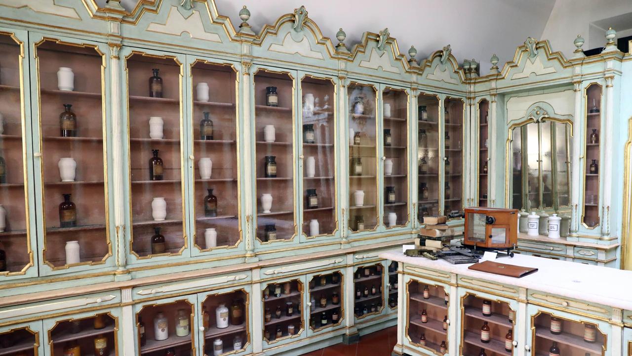 La ricostruzione della storica Farmacia Navarra nel refettorio del Chiostro