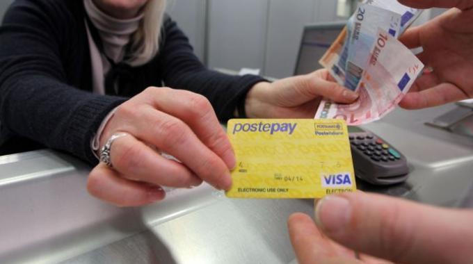 PostePay, il nuovo tentativo di truffa si nasconde in un sms
