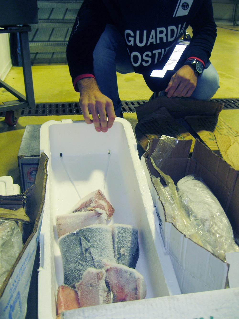 Stangato perché vendeva salmone scaduto 