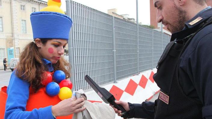 Carnevale di Viareggio, si alza l’asticella della sicurezza: più controlli agli ingressi