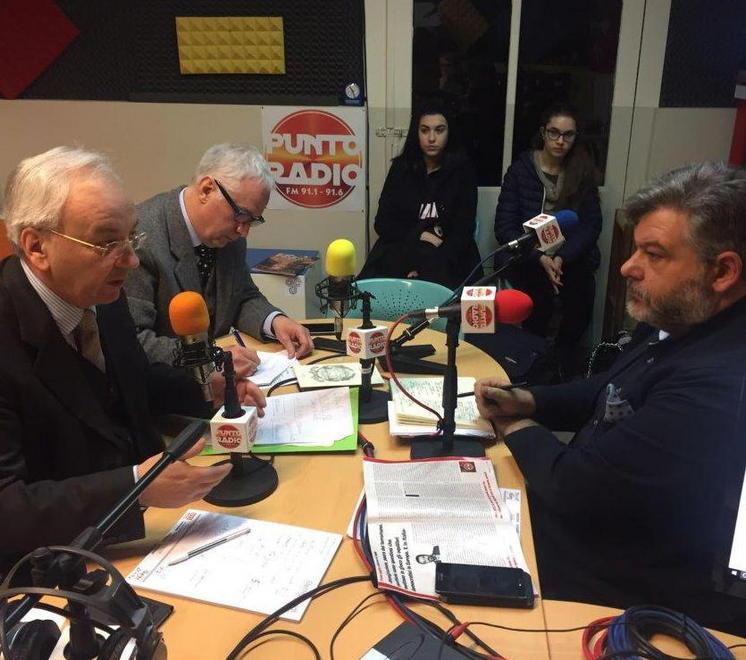 «Multe a chi paga i parcheggiatori abusivi in centro» 