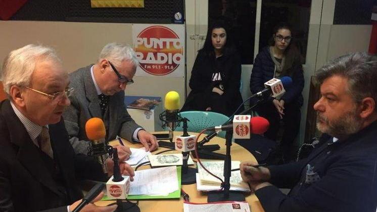 «Multe a chi paga i parcheggiatori abusivi in centro»