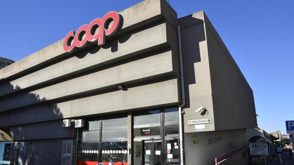 Coop chiusa, parte una raccolta firme