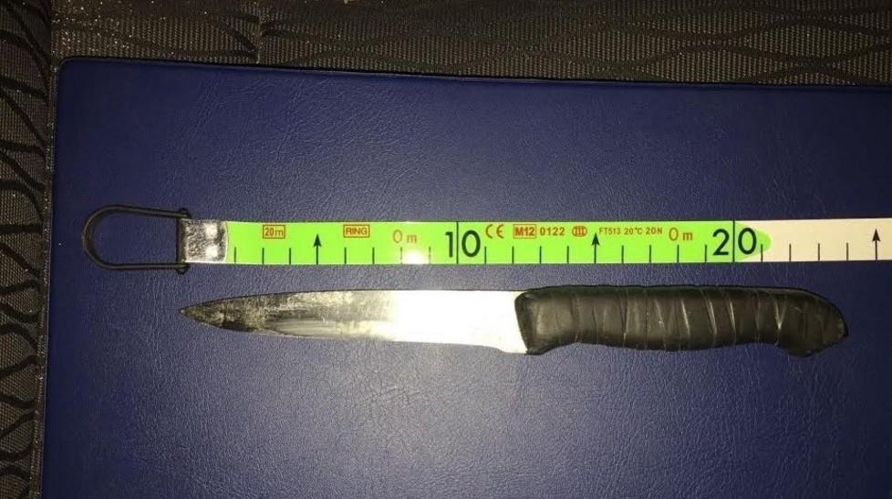 Porto di coltello e resistenza, un anziano denunciato