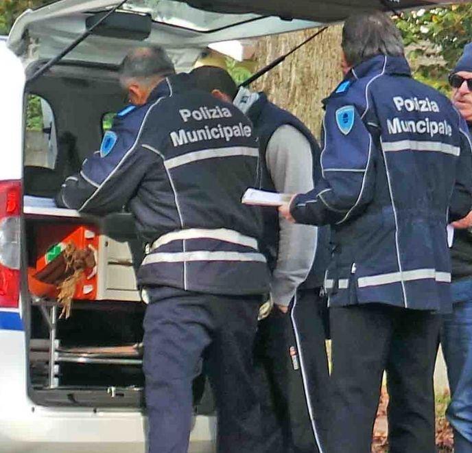 Polizia municipale, controlli sui parcheggiatori abusivi