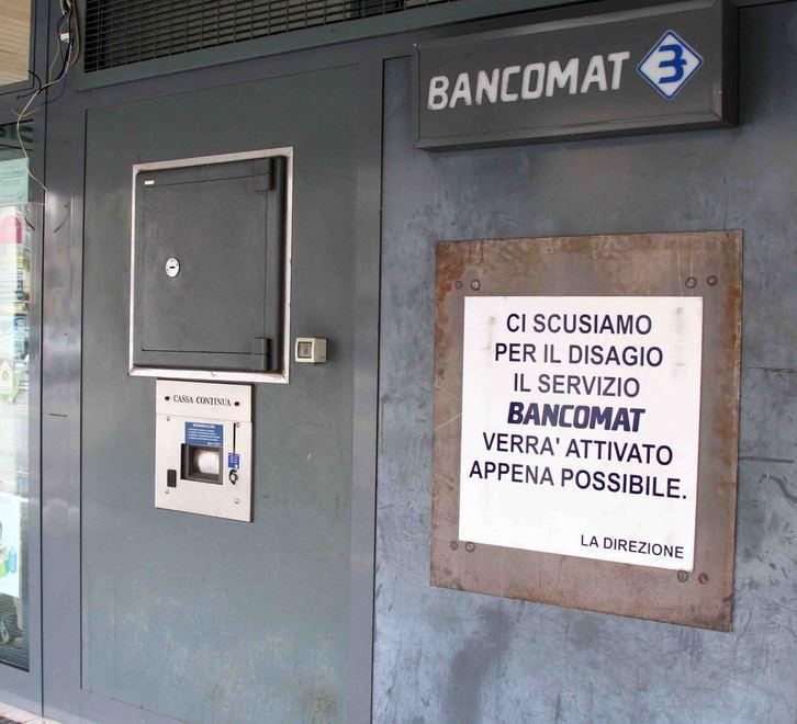 Assalto da 20mila euro al bancomat 