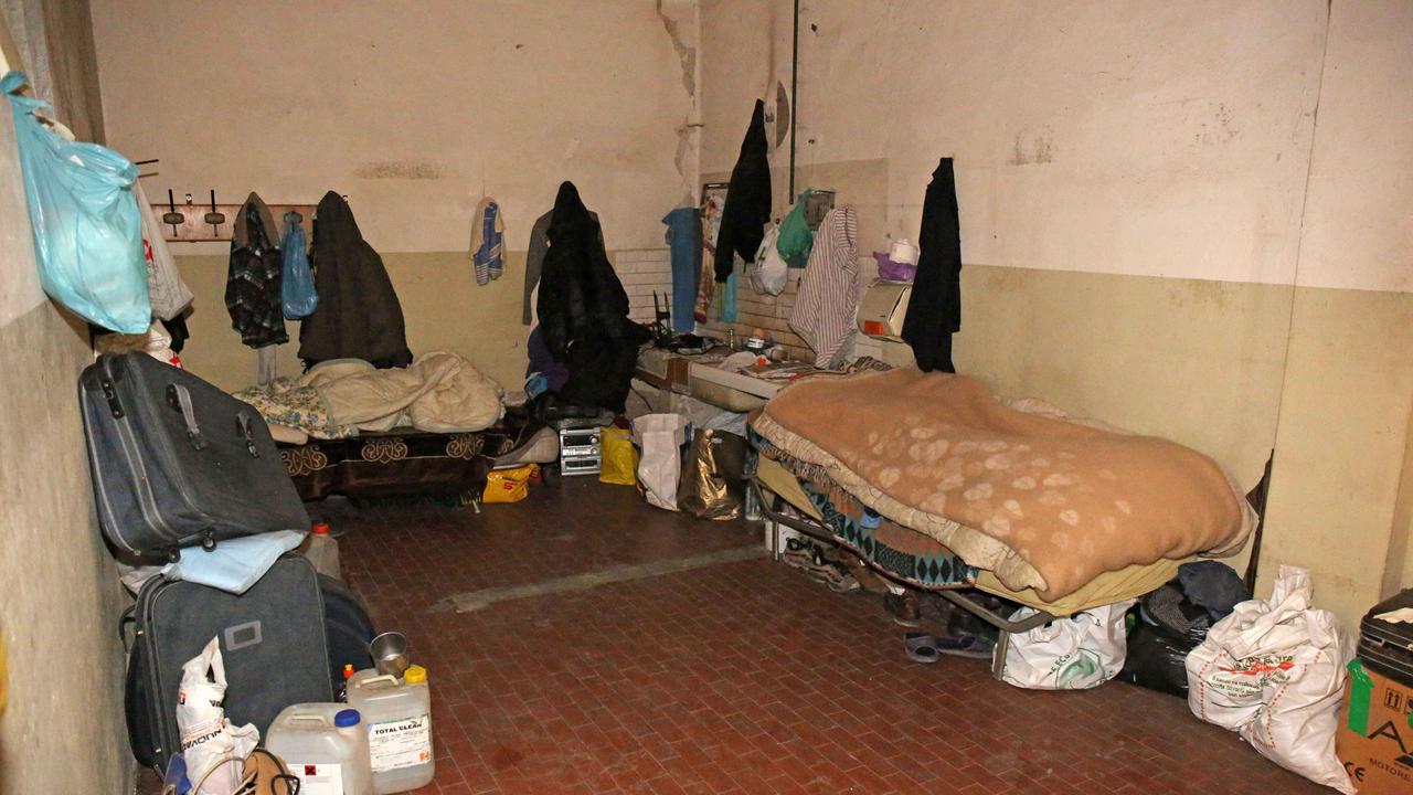 Dentro le Reggiane, dove i fantasmi fuggono dal freddo