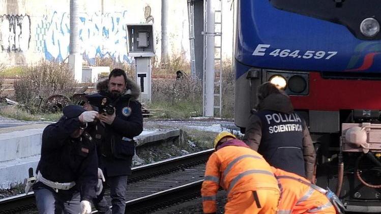 Si uccide a 48 anni gettandosi sotto un treno in partenza