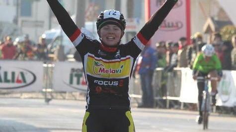 La ragazza che vince impennando come Sagan