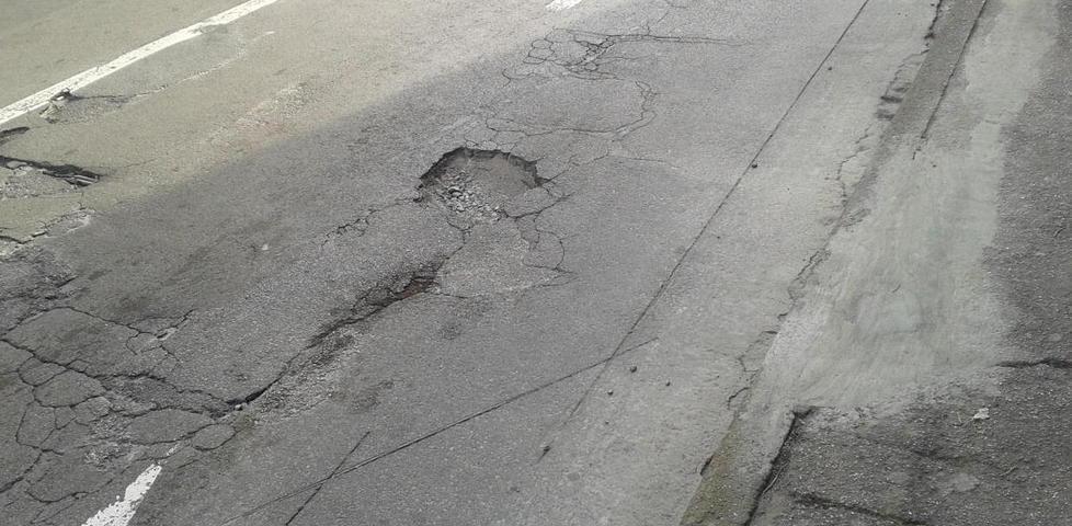 Buche e dossi in città Cittadini preoccupati per la sicurezza 